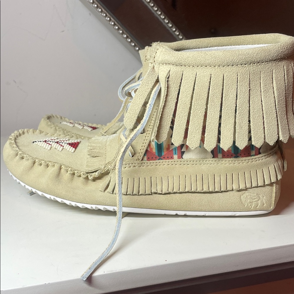 Manitobah Cream Fringed Moccasins size 10